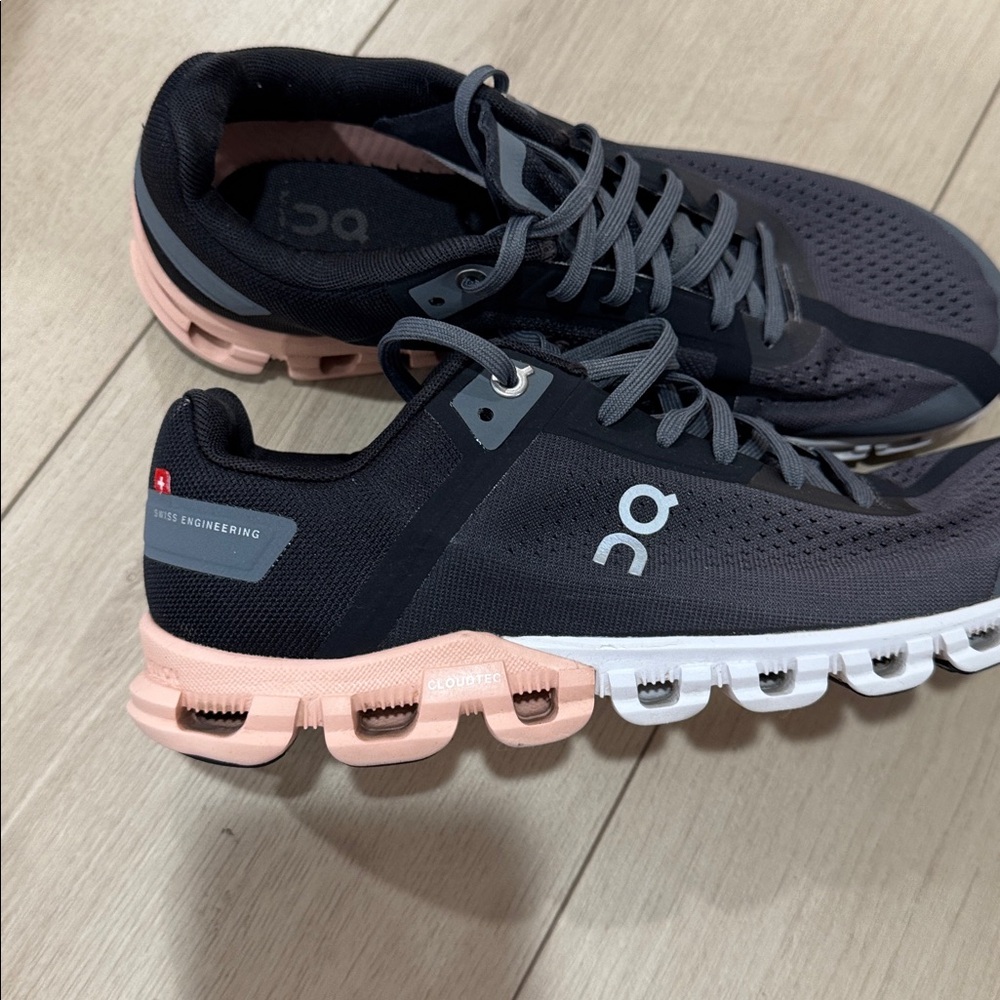 On Running Women's Gray and Pink Athletic Shoes - Picture 7 of 7